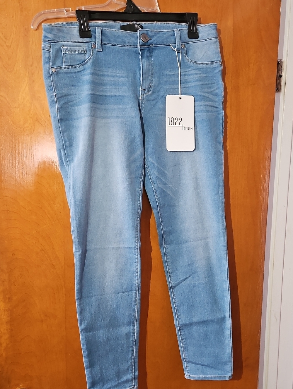 1822 Butter Denim Women's Light Wash Skinny Jeans